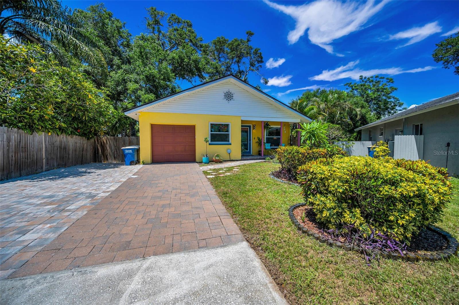 1081 MOHAWK CIRCLE