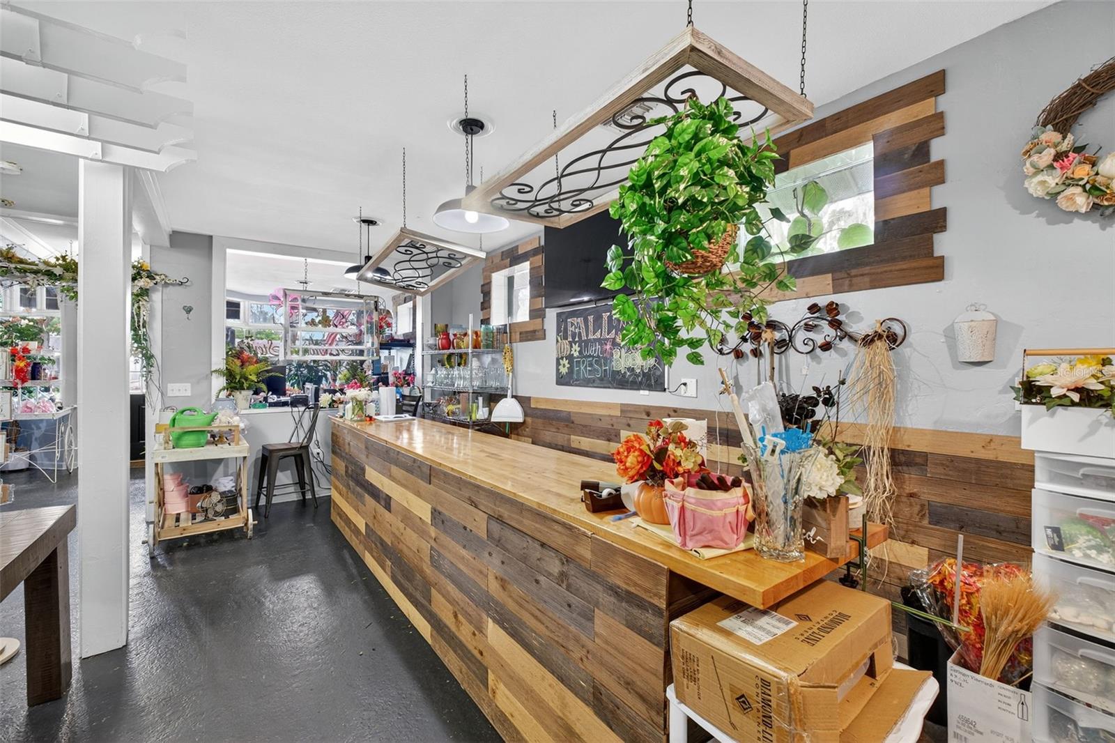 WOODMONT HEIGHTS - Commercial Sale