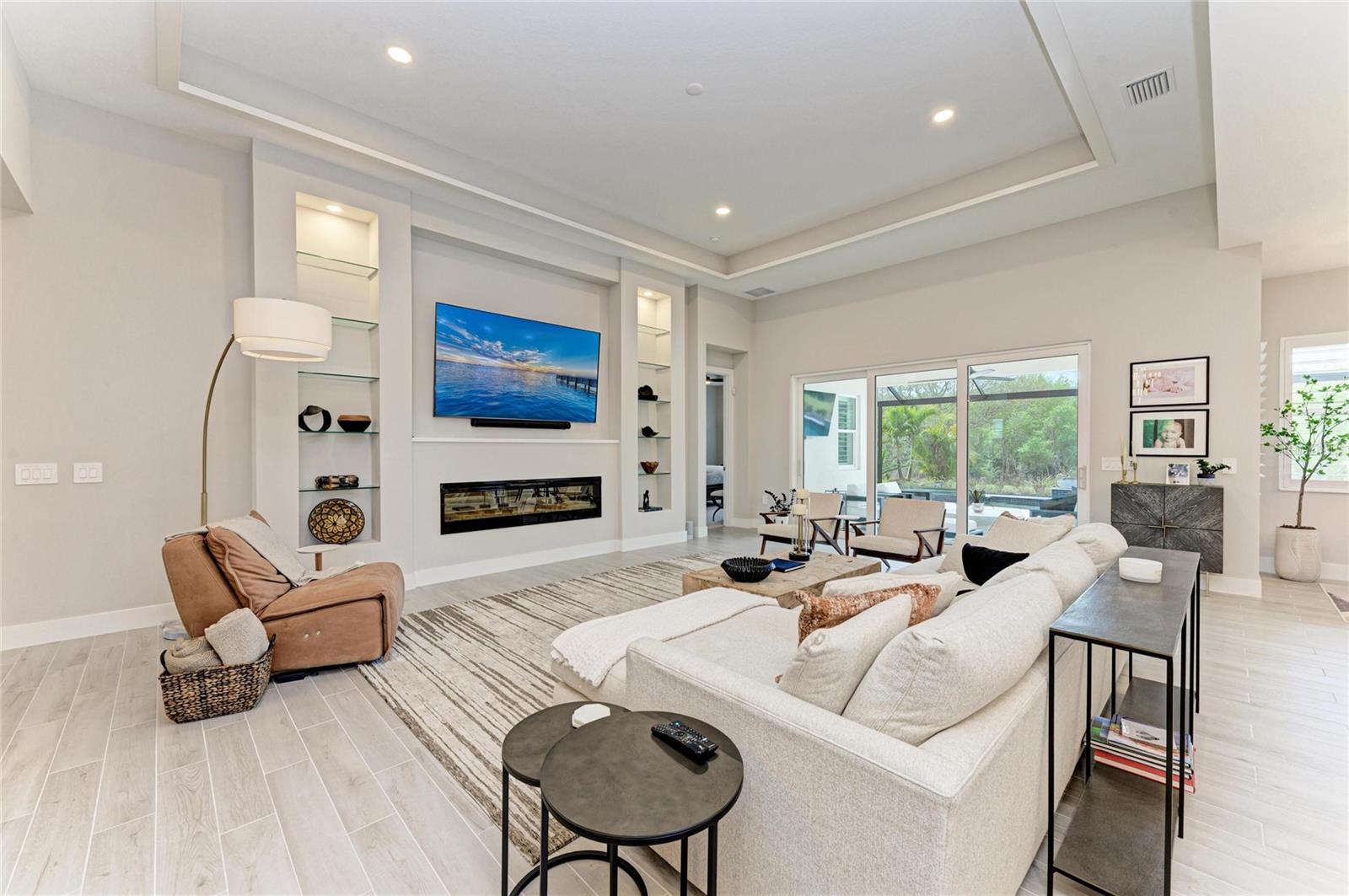 LAKEHOUSE COVE/WATERSIDE PH 5 - Residential