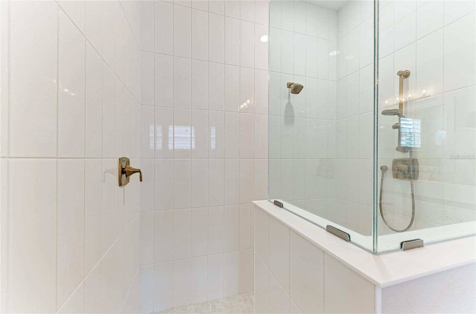 LAKEHOUSE COVE/WATERSIDE PH 5 - Residential