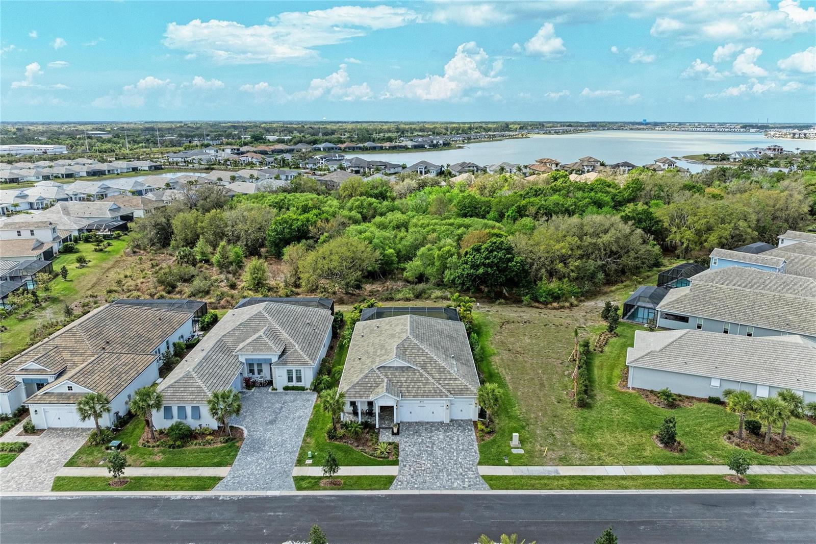 LAKEHOUSE COVE/WATERSIDE PH 5 - Residential