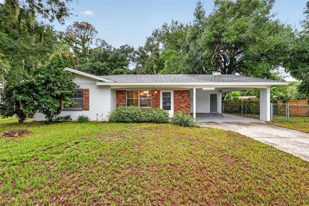 Photo of 1305 Orange Avenue, Tavares, FL 32778 (MLS # O6434860)