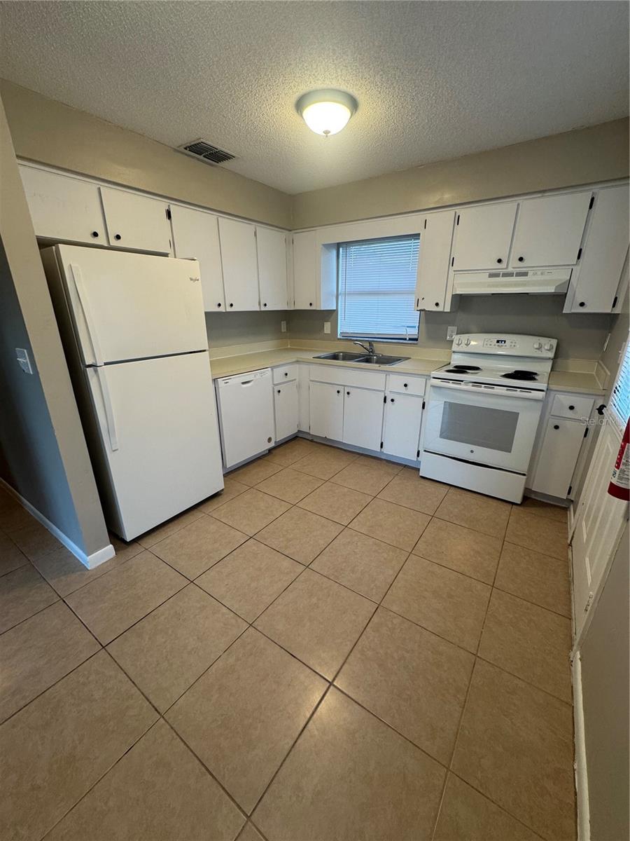 LAKE GIBSON VILLAS PH 03-B - Residential Lease