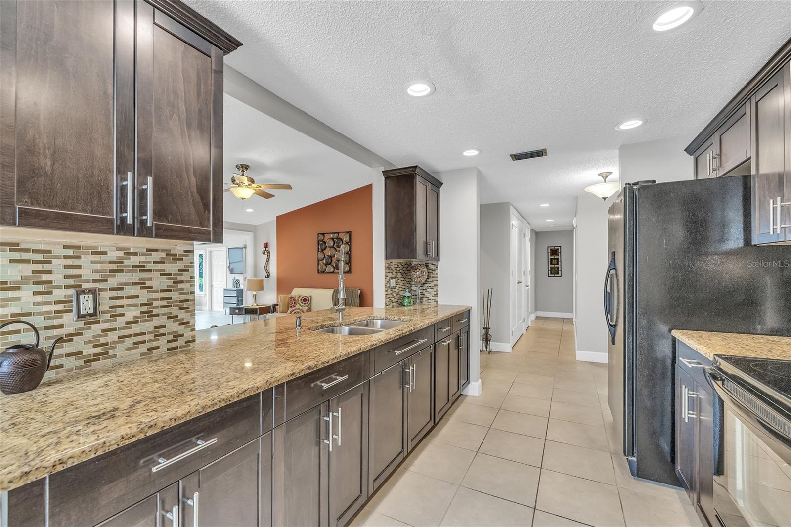 COUNTRY RUN UNIT 1 - Residential