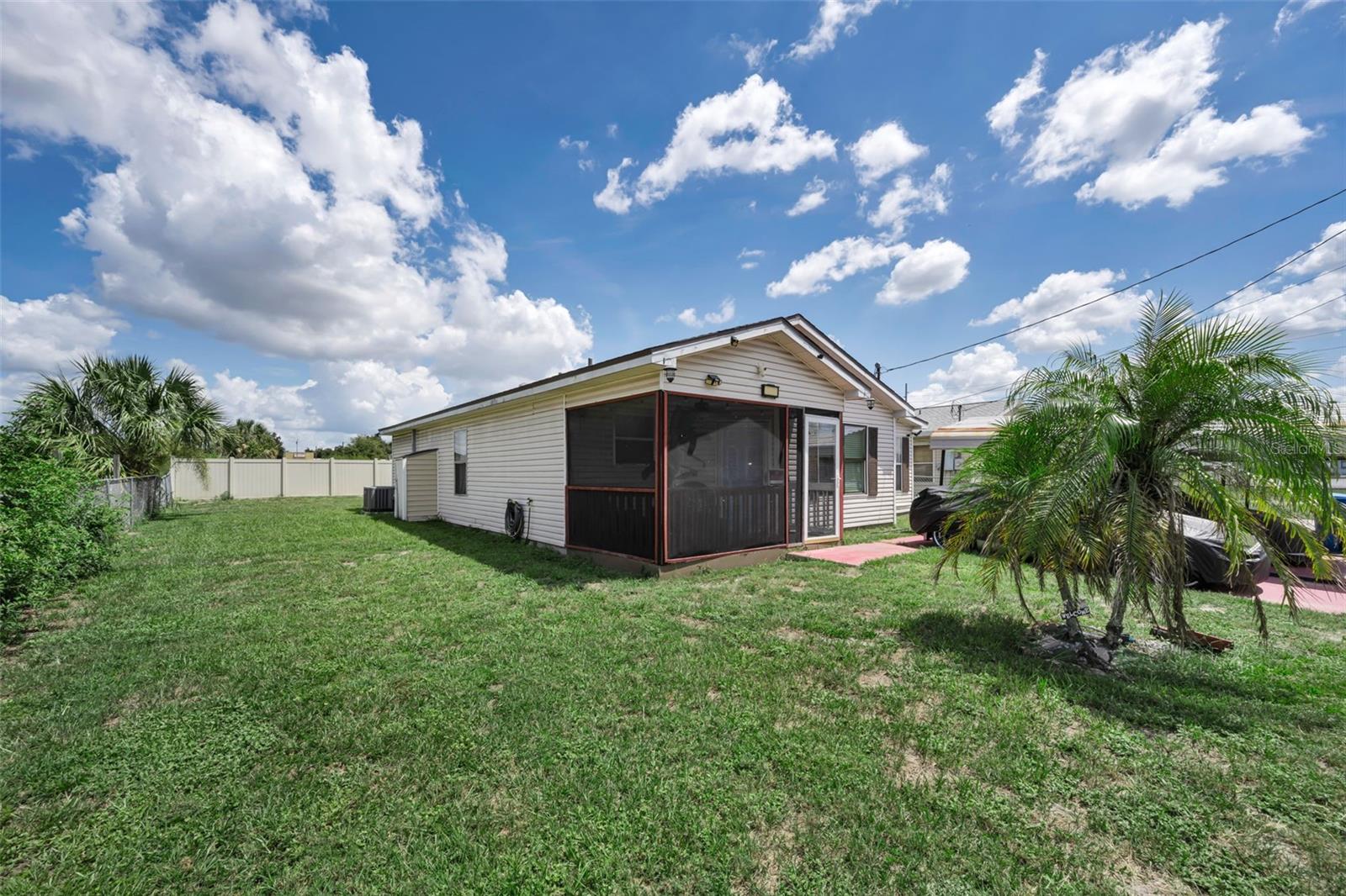 7526 CAROLTON CIRCLE