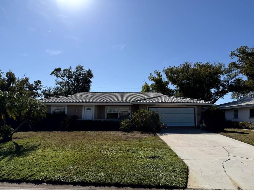 Photo of 3312 Spring Mill Circle, Sarasota, FL 34239 (MLS # A4677453)