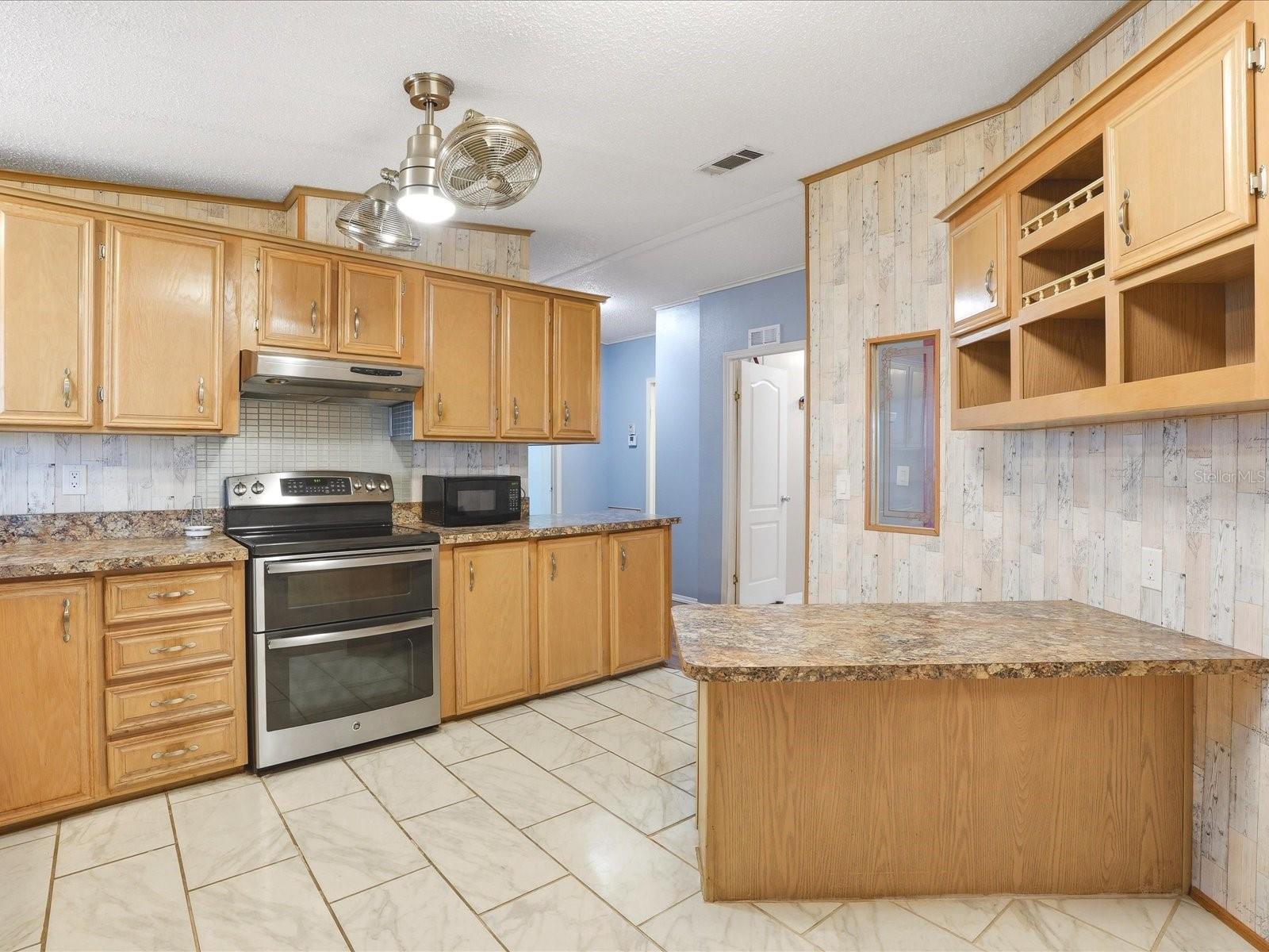 LEMON BAY ISLES PH 02 - Residential
