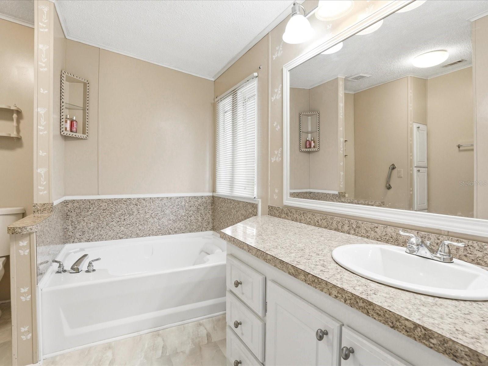 LEMON BAY ISLES PH 02 - Residential