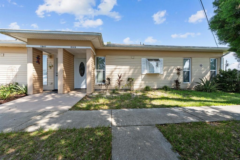 Photo of 1543 Club Circle, Lakeshore, FL 33854 (MLS # O6314034)