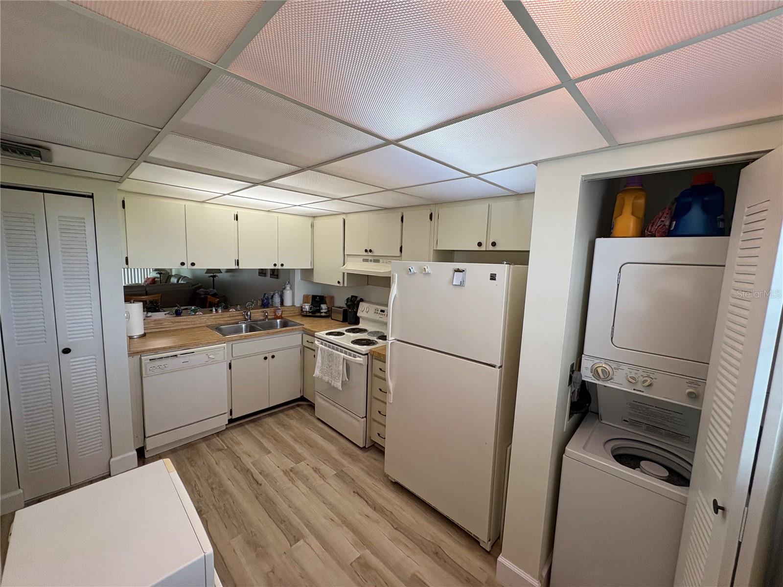 GOLDEN SHORES CONDO - Residential