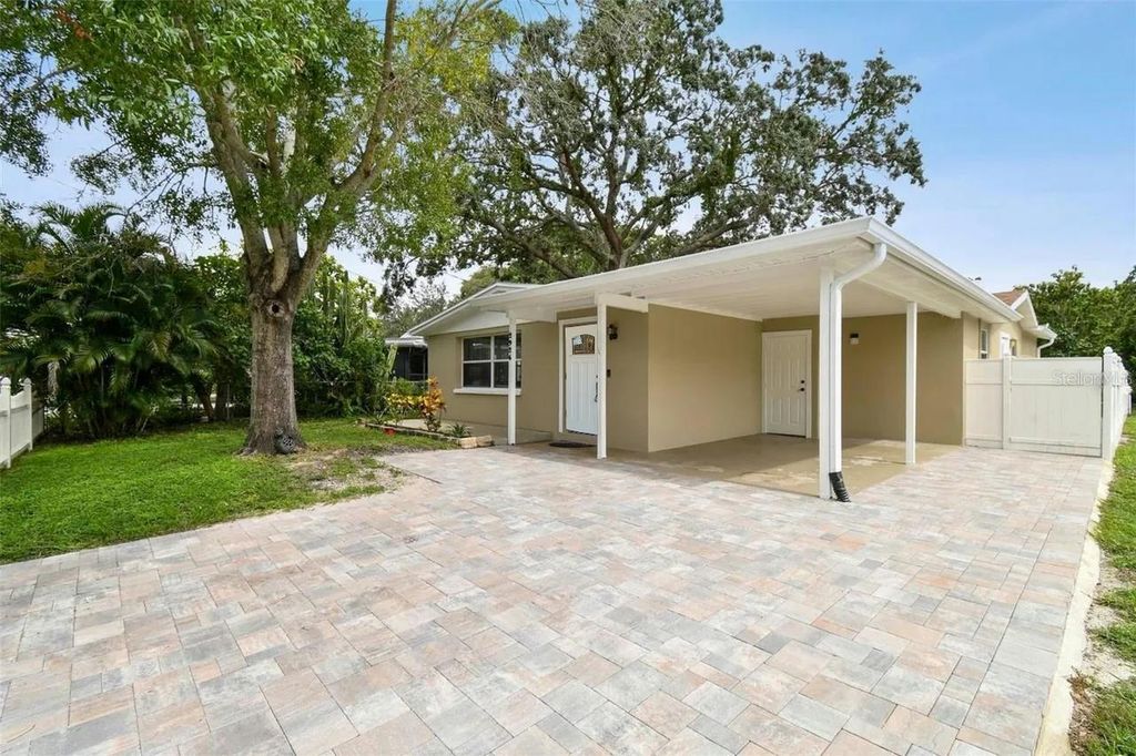 Photo of 2926 W Tyson Avenue, Tampa, FL 33611 (MLS # TB8469230)