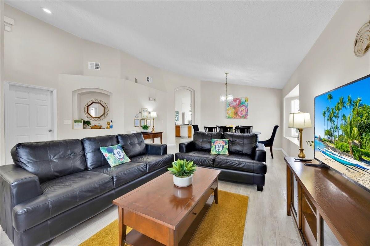 1113 CASTERTON CIRCLE