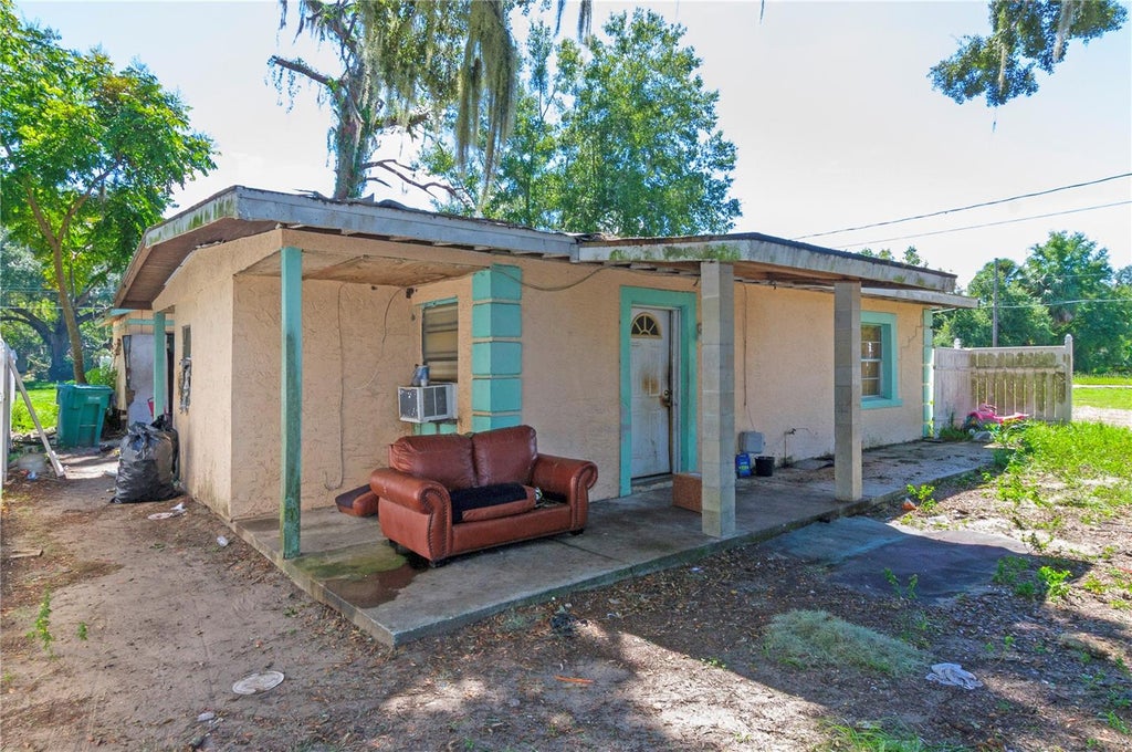 Photo of 605 Danvers Street, Eustis, FL 32726 (MLS # V4951305)