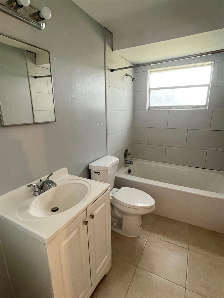 ACADEMY MANOR UNIT 01 - Residential Lease