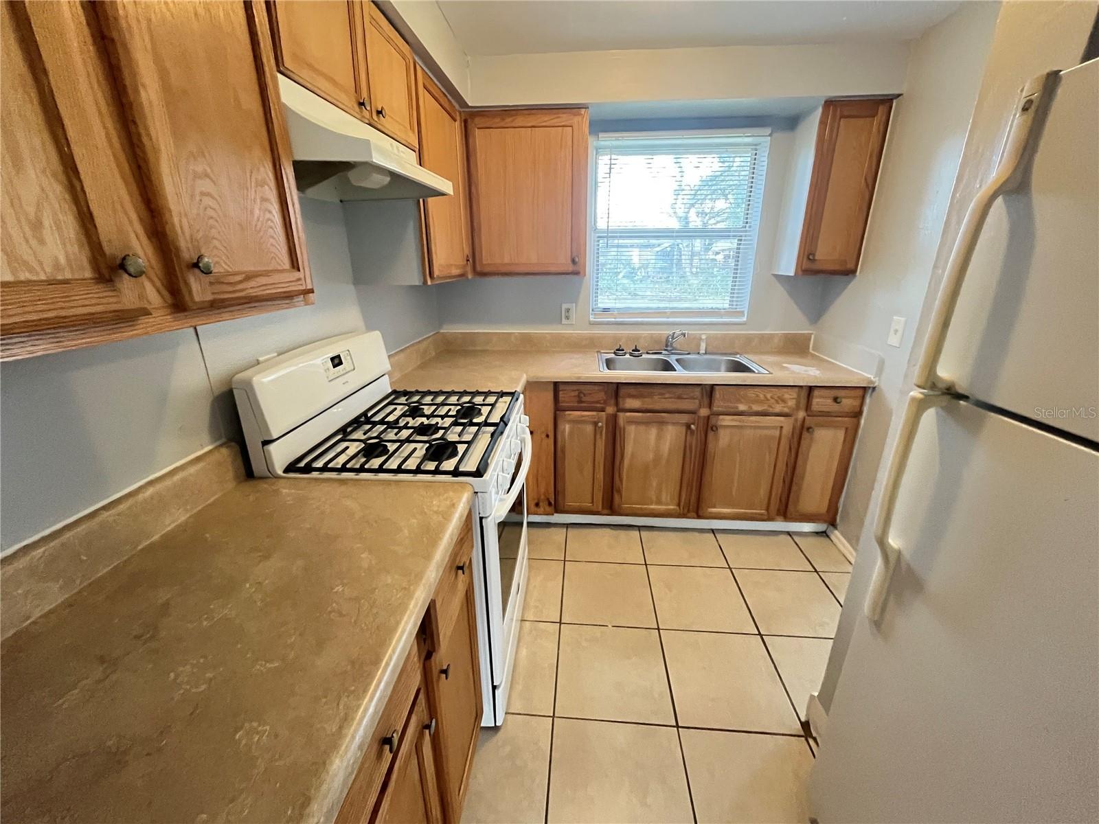 ACADEMY MANOR UNIT 01 - Residential Lease