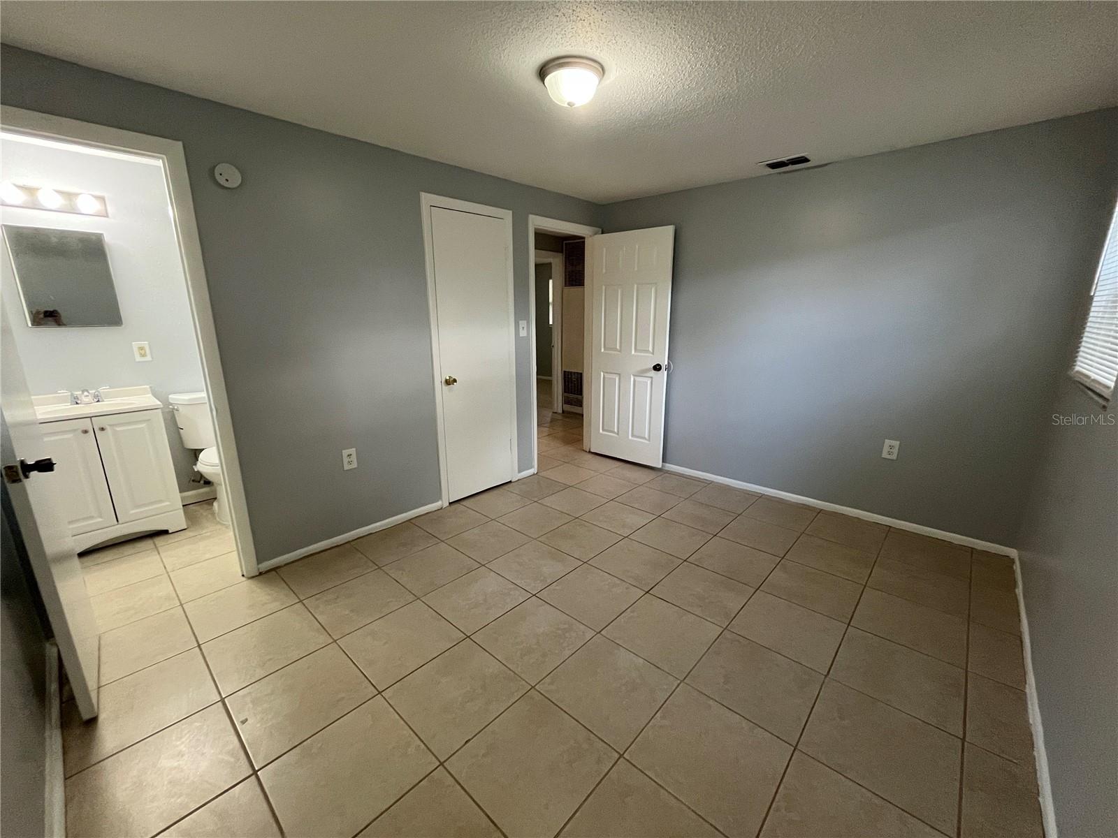 ACADEMY MANOR UNIT 01 - Residential Lease