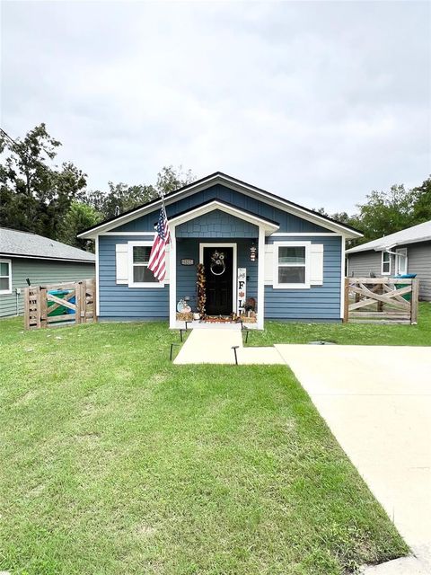 A home in HIGH SPRINGS