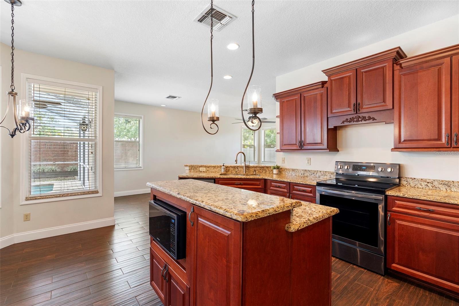 HUNTERS STAND AT CARILLON - Residential