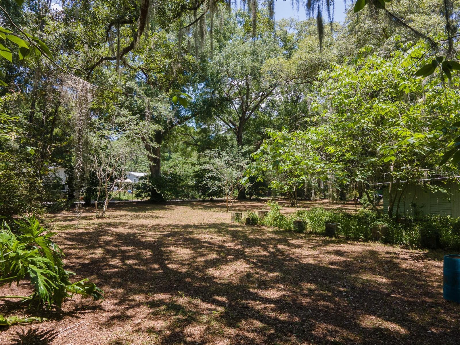 MCNEIL GARDENS - Land