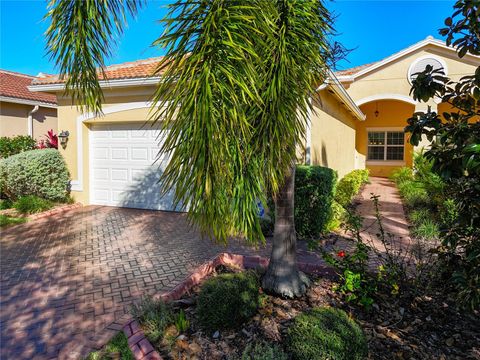 A home in WIMAUMA