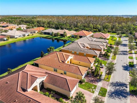 A home in WIMAUMA