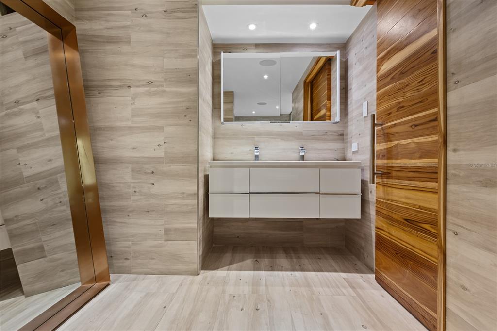 CONDADO PRINCESS - Residential