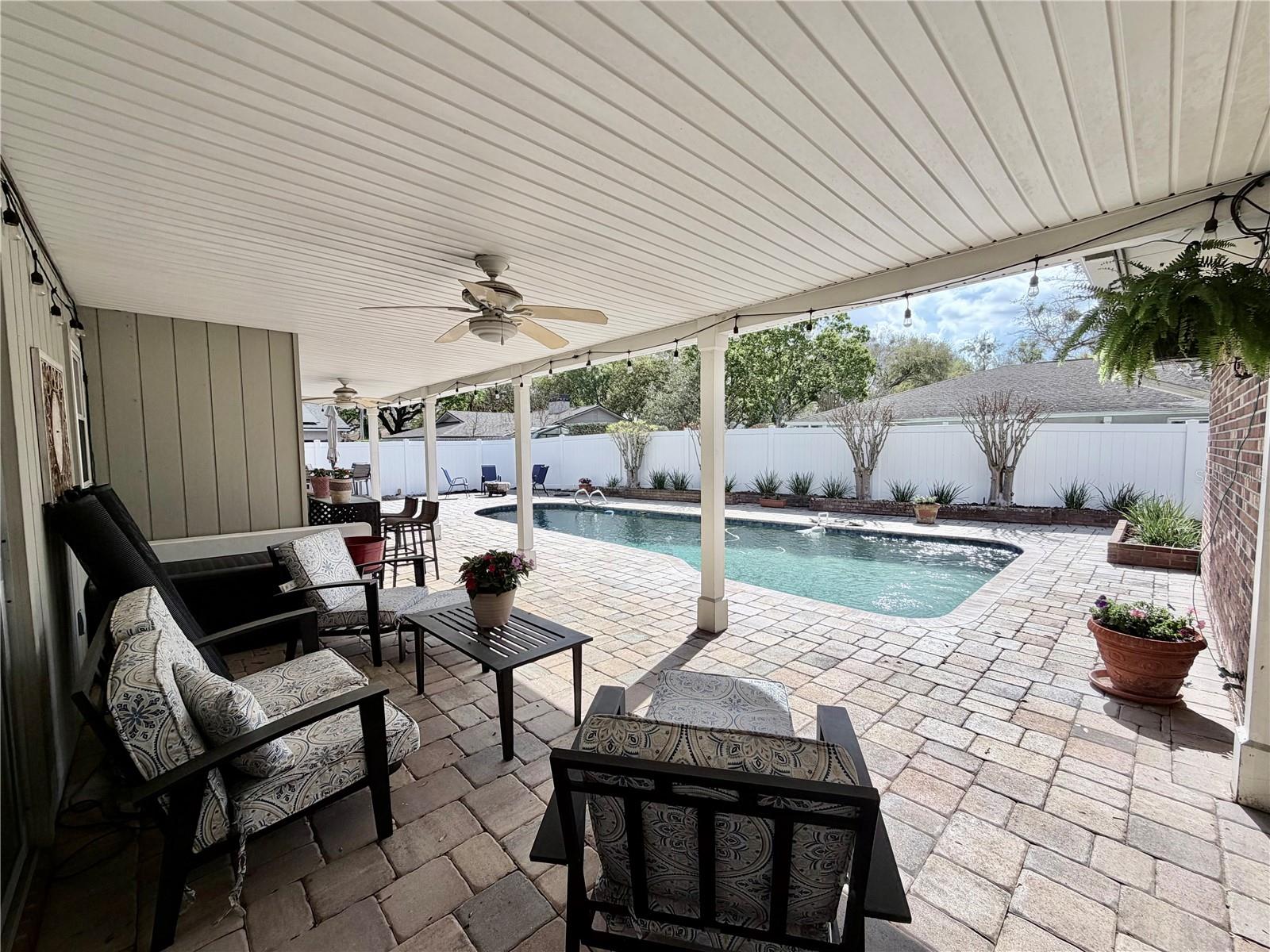 320 WHITE OAK CIRCLE