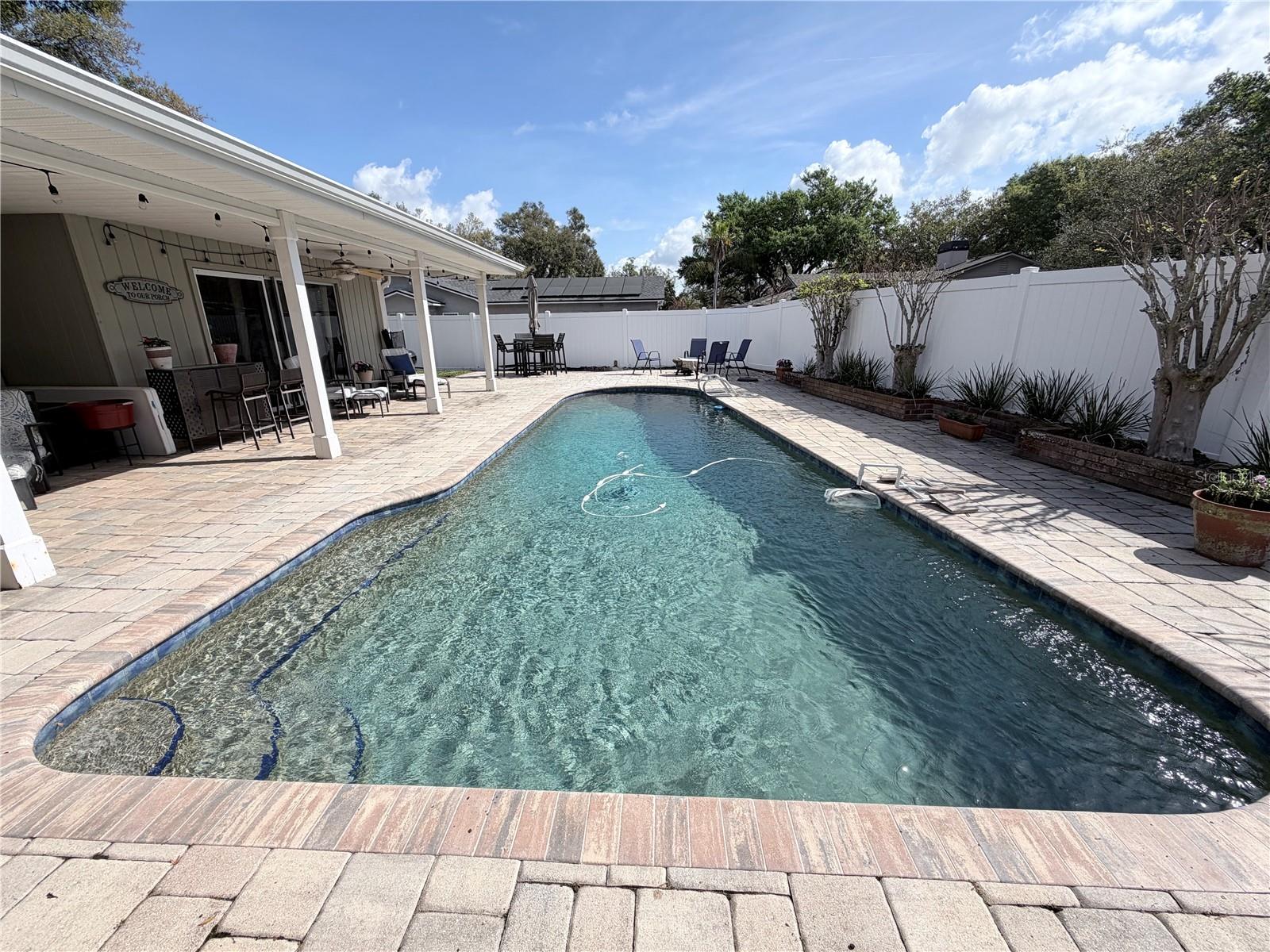 320 WHITE OAK CIRCLE