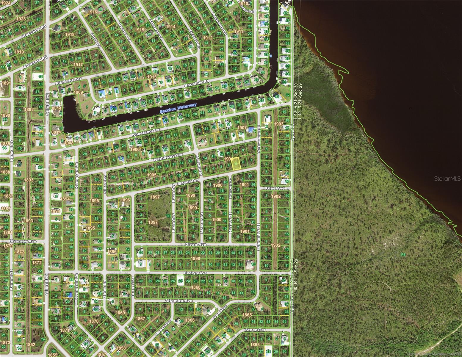 A very nice northern rear exposure lot in beautiful Gulf Cove a remarkable quiet area of newer and large homes. Wonderful opportunity to build your 'Old Florida' style home. Fishing, boating, kayaking, golfing throughout the year.