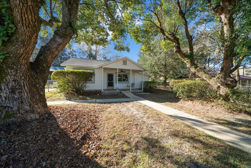 Photo of 618 NE 21st Street, Ocala, FL 34470 (MLS # OM714912)