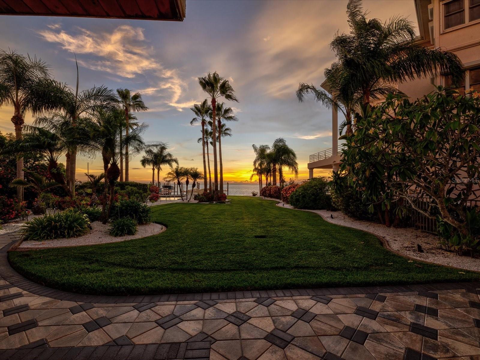 5101 WESTSHORE DRIVE
