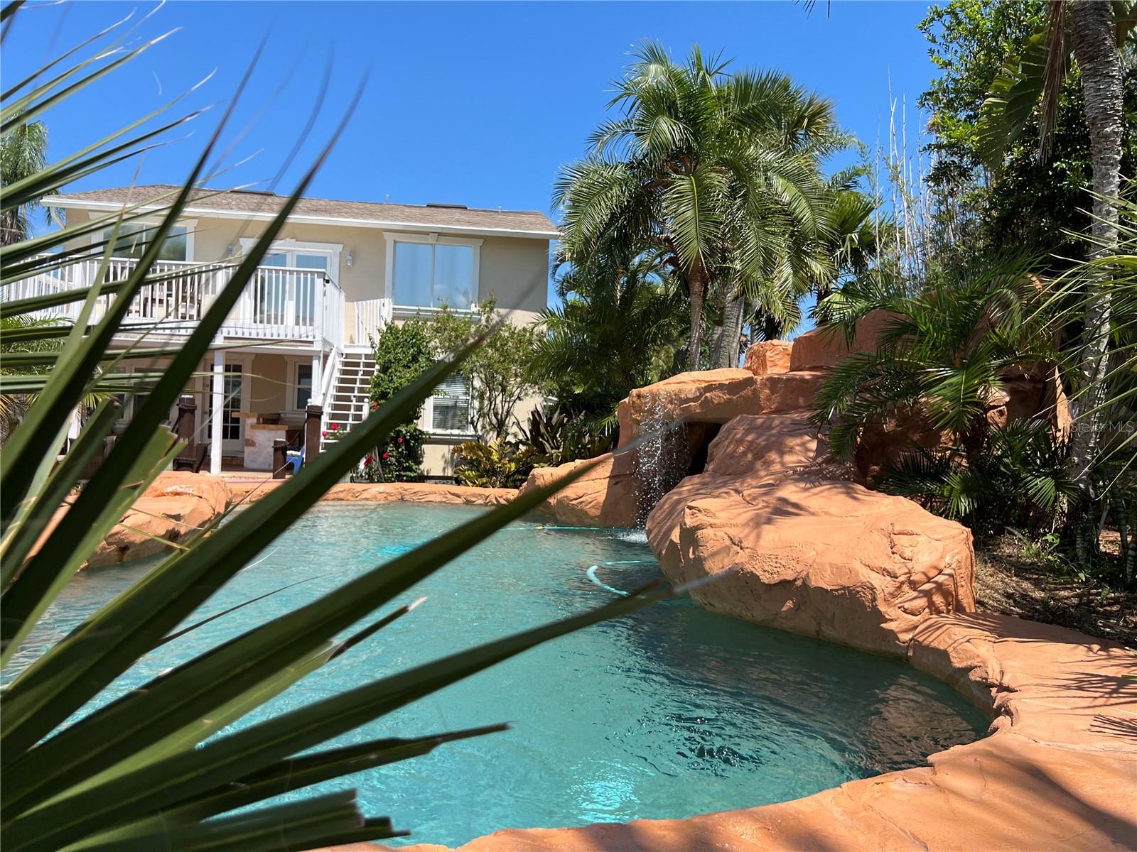 2904 S PENINSULA DR