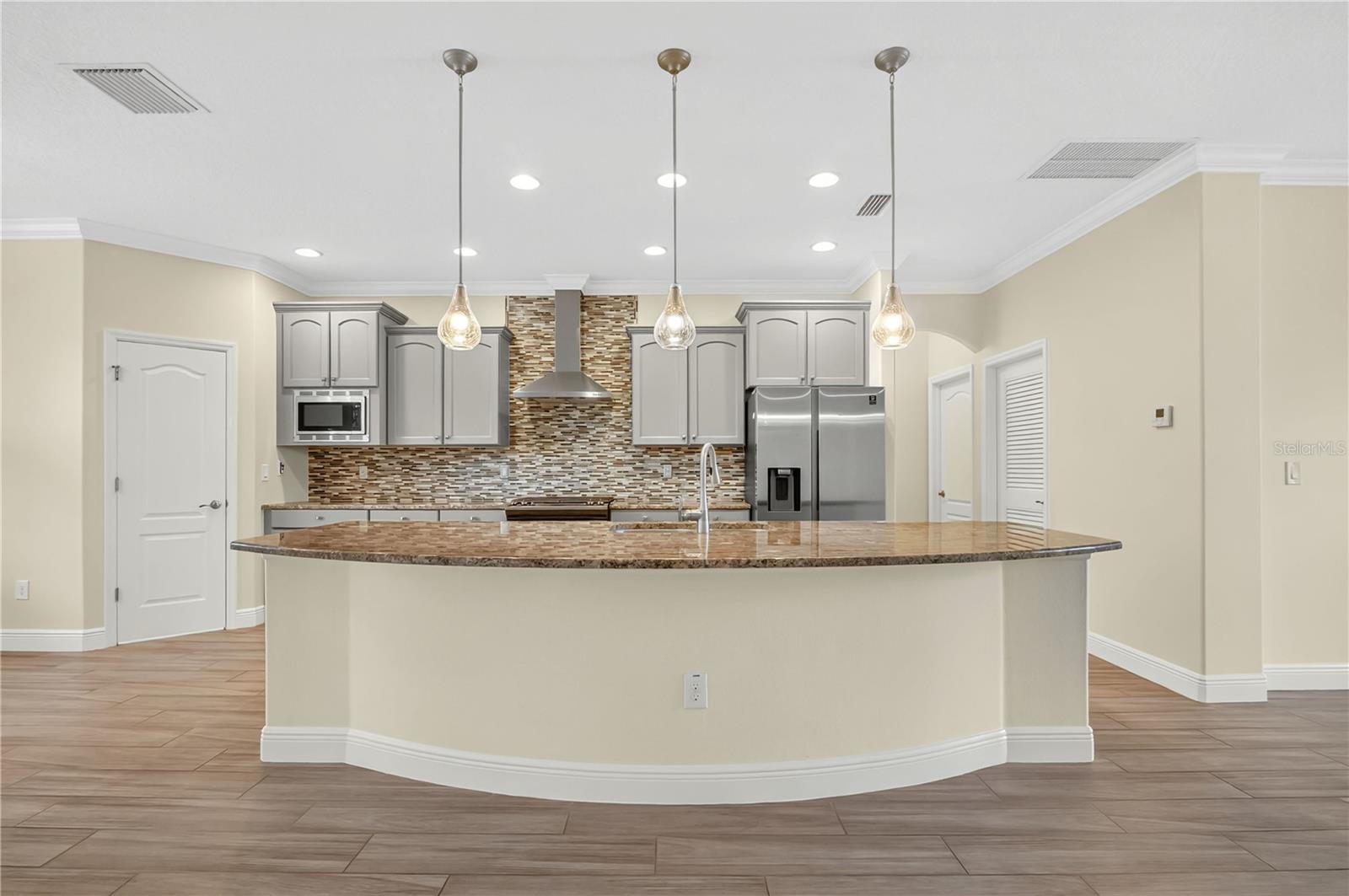 5803 GREENBRIAR LOOP