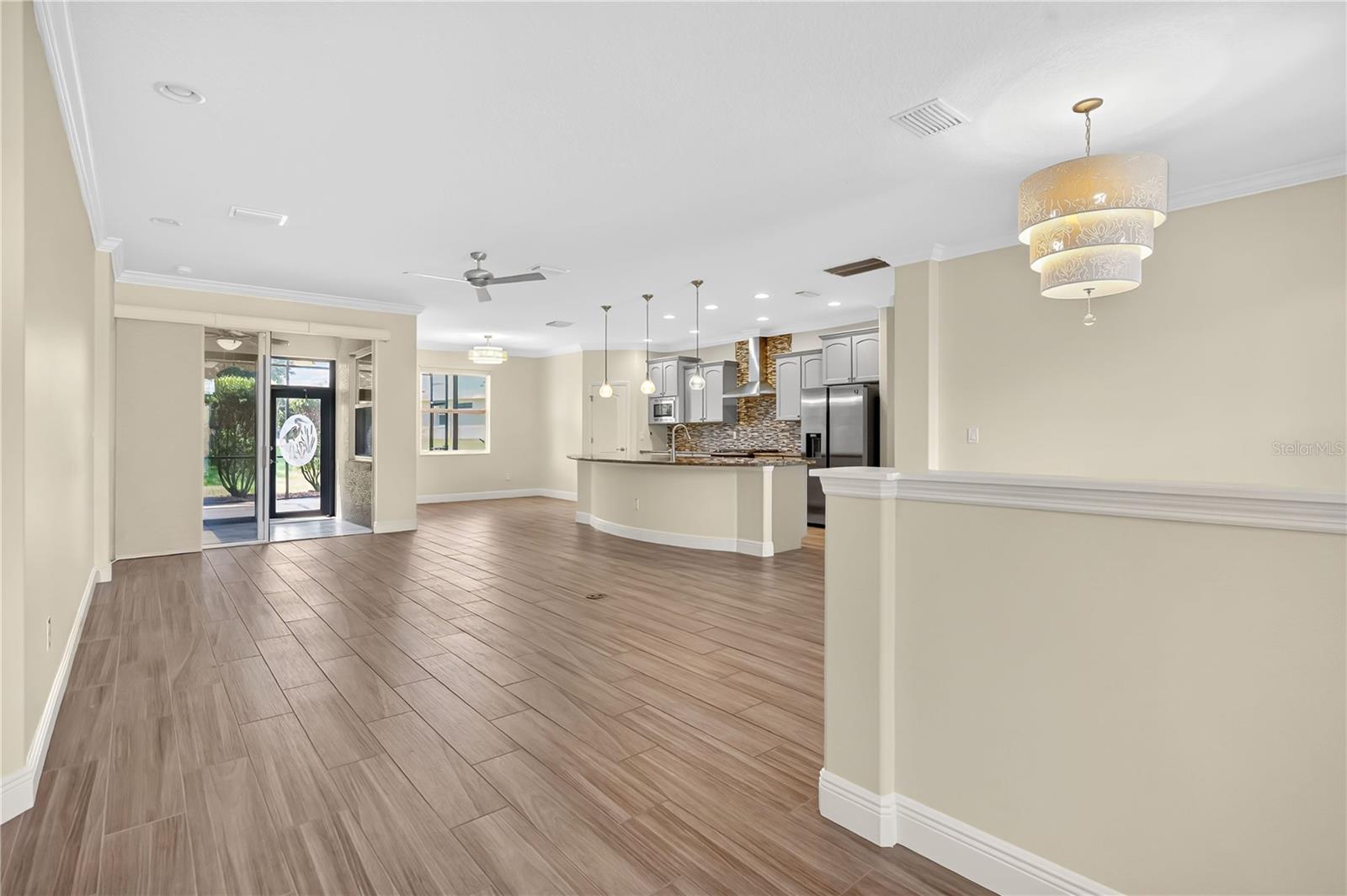 5803 GREENBRIAR LOOP