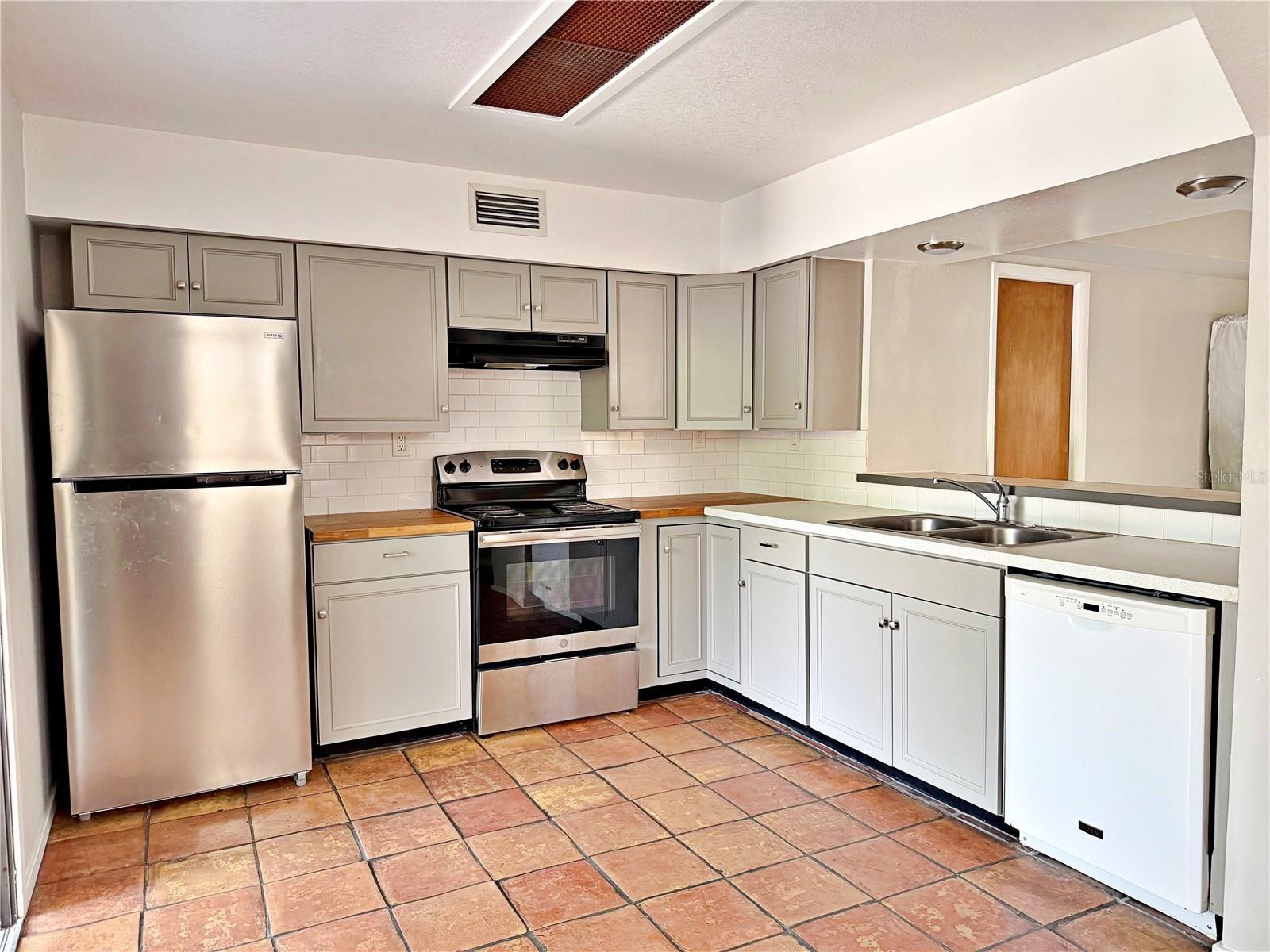 AVONDALE PARK FIRST ADD - Residential Lease