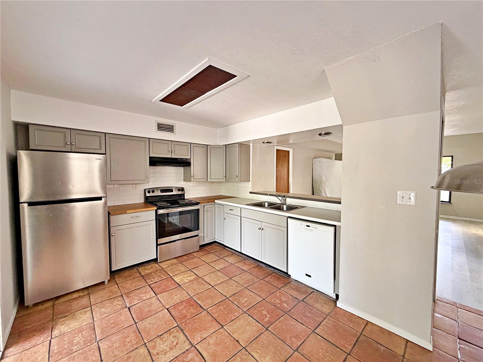 AVONDALE PARK FIRST ADD - Residential Lease