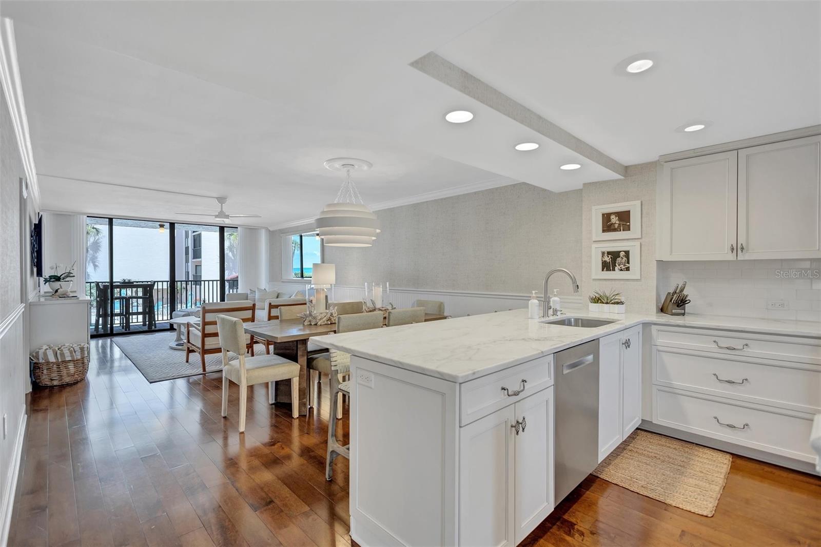 SIESTA BREAKERS - Residential