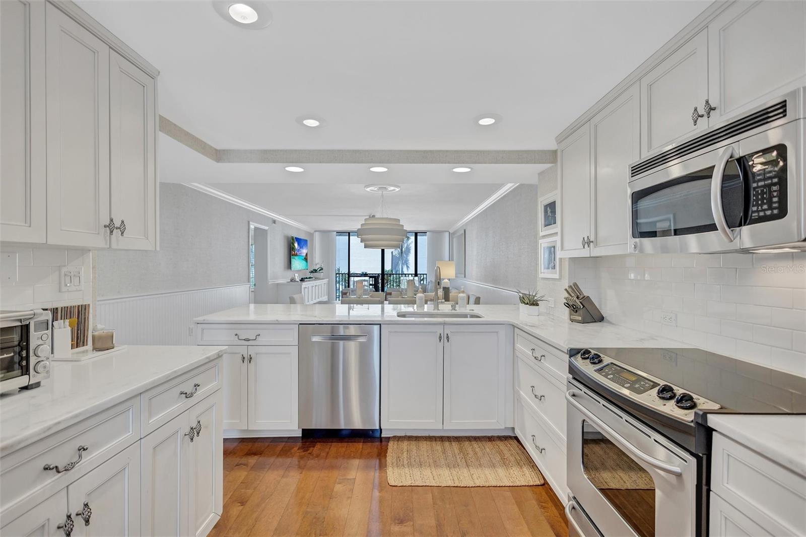 SIESTA BREAKERS - Residential