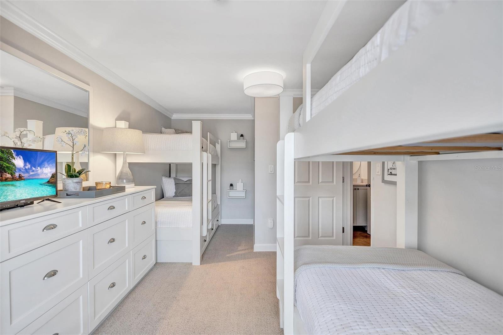 SIESTA BREAKERS - Residential