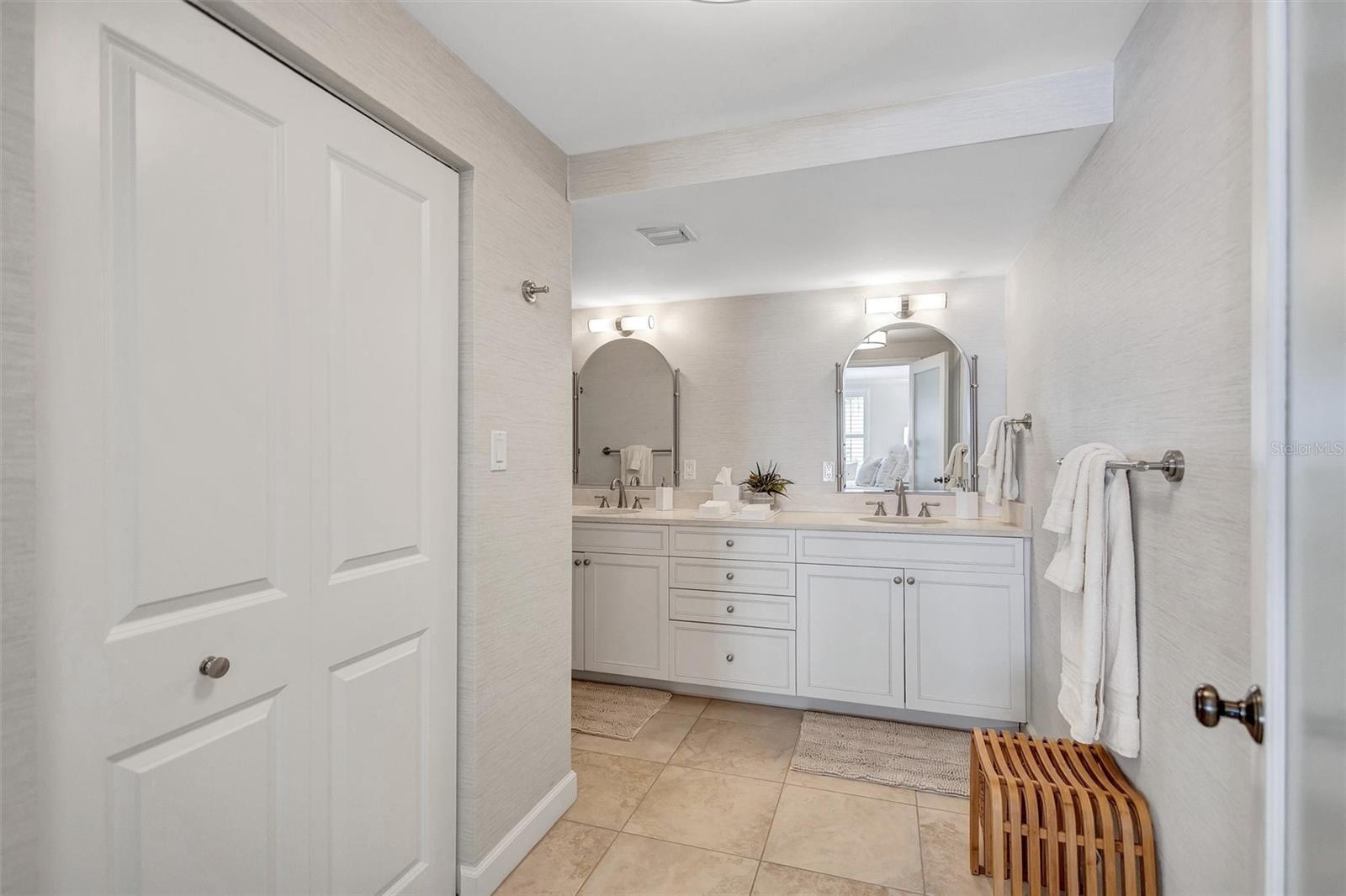 SIESTA BREAKERS - Residential