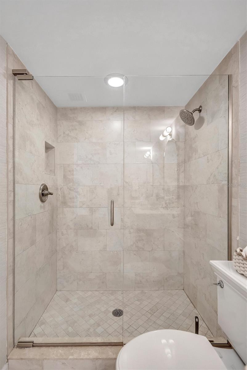 SIESTA BREAKERS - Residential