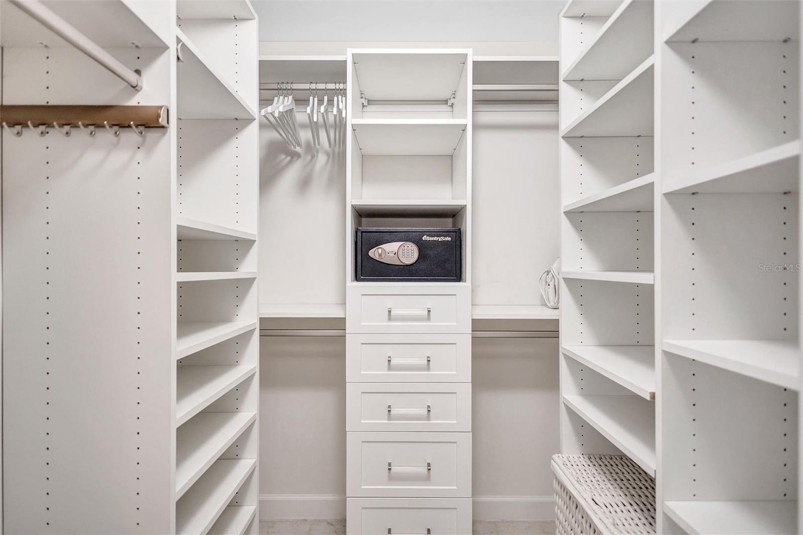 SIESTA BREAKERS - Residential