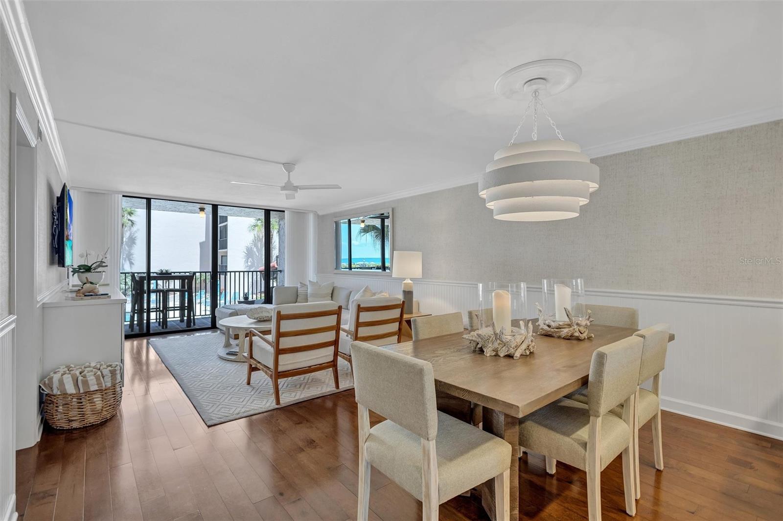 SIESTA BREAKERS - Residential