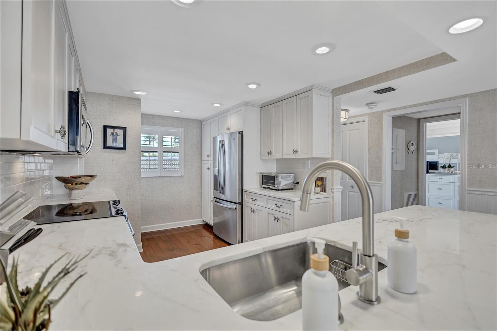 SIESTA BREAKERS - Residential