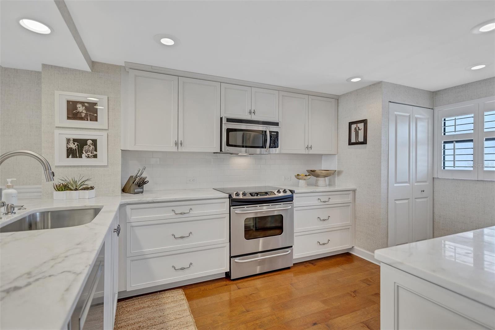 SIESTA BREAKERS - Residential