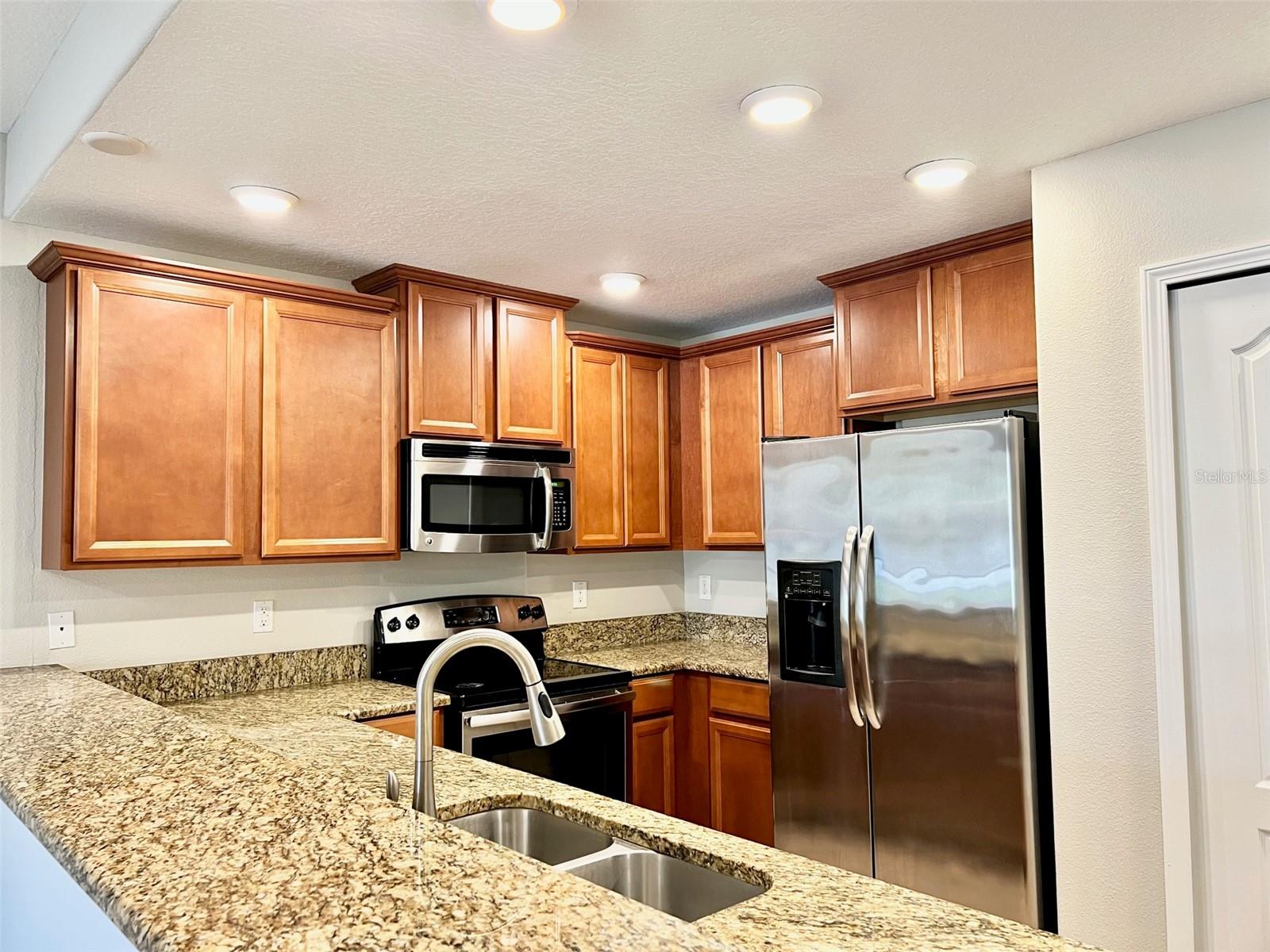 CHAMPIONS CLUB CONDO PH 3 - Residential Lease