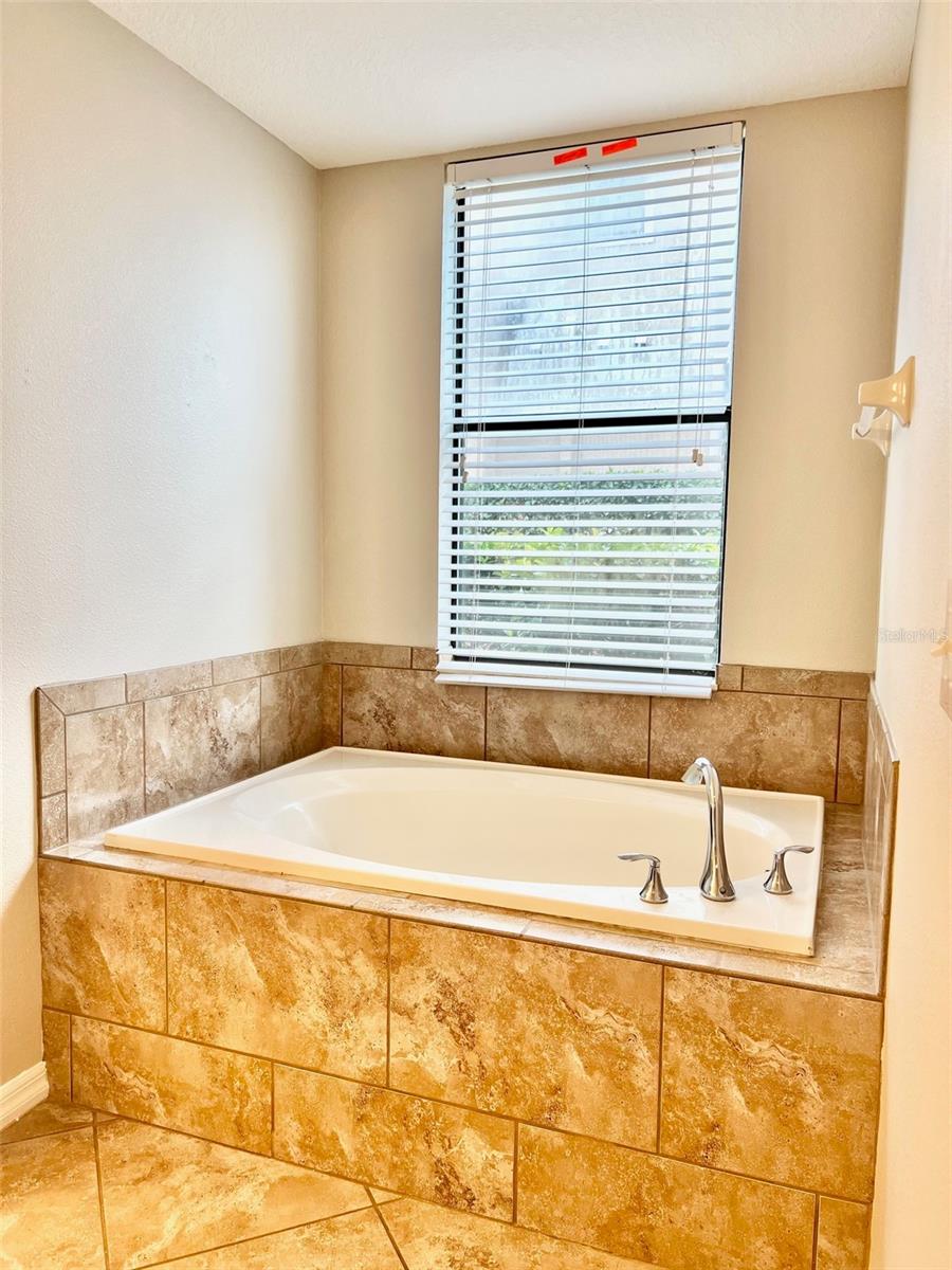 CHAMPIONS CLUB CONDO PH 3 - Residential Lease