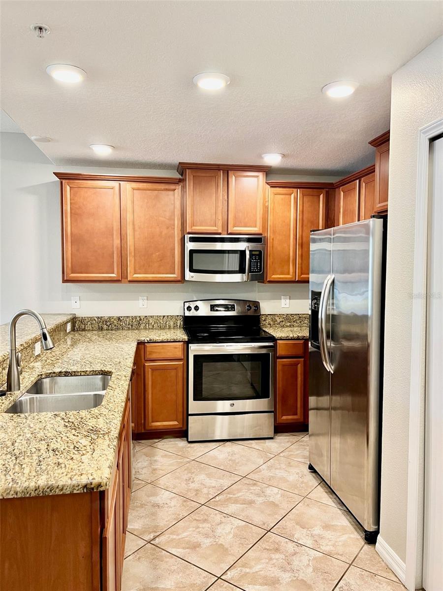 CHAMPIONS CLUB CONDO PH 3 - Residential Lease