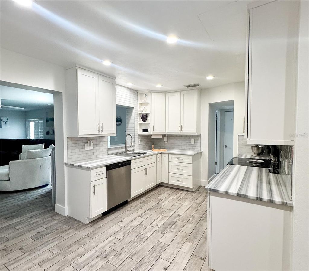 Photo of 428 45th Avenue N, St Petersburg, FL 33703 (MLS # TB8370790)