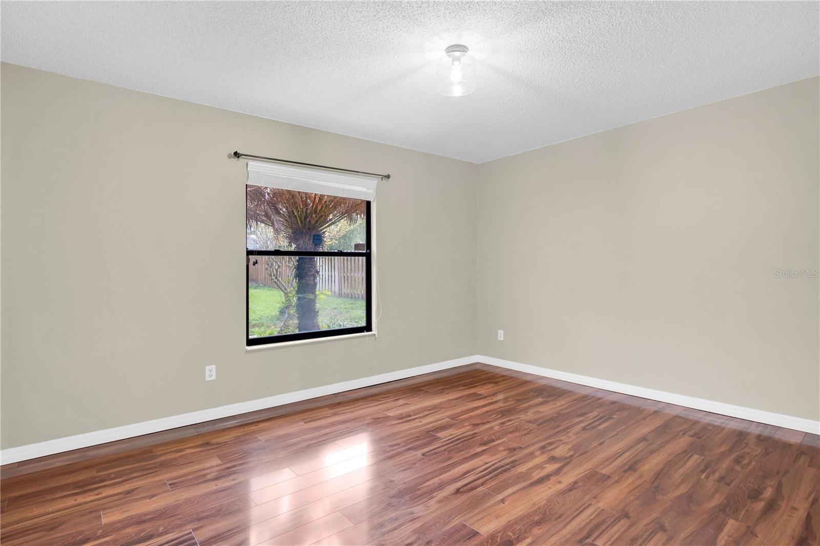 NORTHRIDGE - Residential